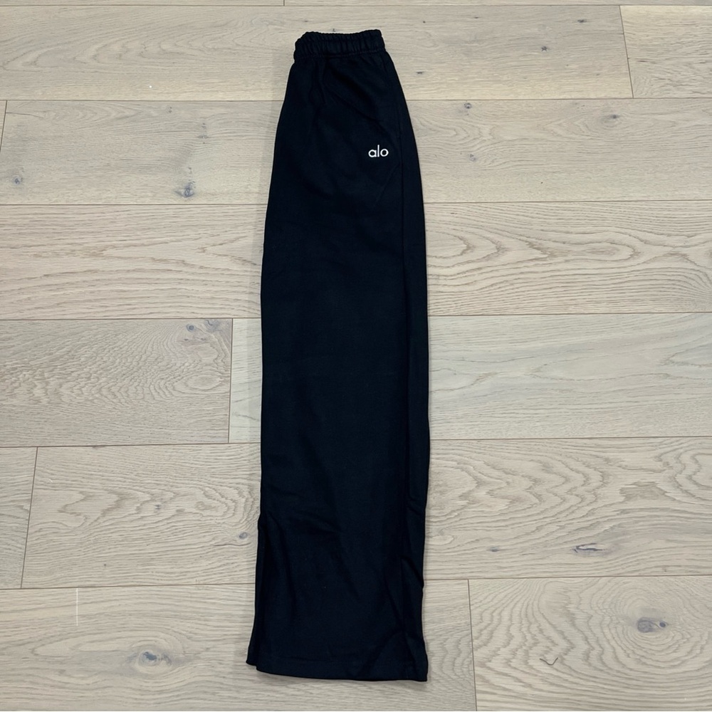 ALO Yoga Unisex Black Zip-Up Hoodie and Jogger Set - Picture 9 of 15